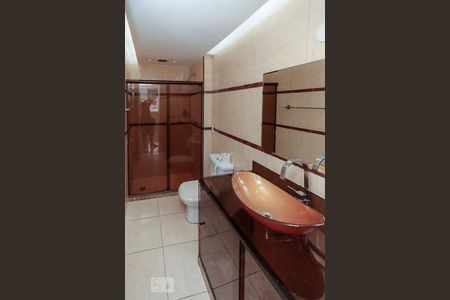 Apartamento à venda com 230m², 4 quartos e 2 vagas Apartamento à venda com 230m², 4 quartos e 2 vagasBanheiro