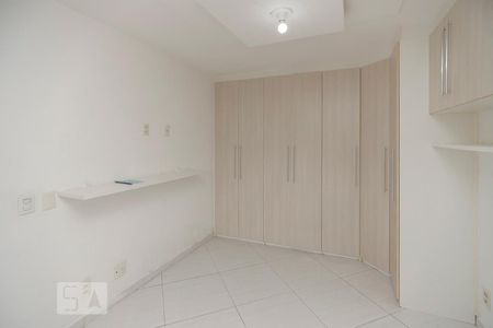 Apartamento à venda com 230m², 4 quartos e 2 vagas Apartamento à venda com 230m², 4 quartos e 2 vagasSuíte