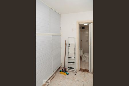 Apartamento à venda com 230m², 4 quartos e 2 vagas Apartamento à venda com 230m², 4 quartos e 2 vagasQuarto de Serviço