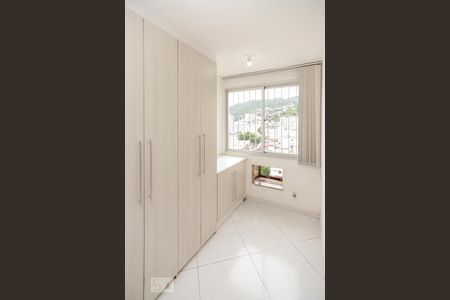 Apartamento à venda com 230m², 4 quartos e 2 vagas Apartamento à venda com 230m², 4 quartos e 2 vagasSuíte