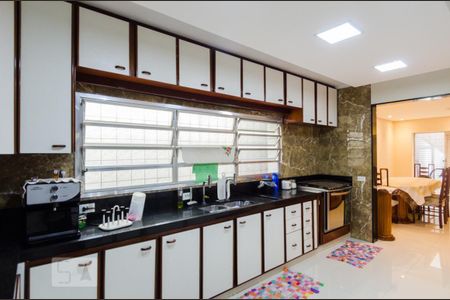 Casa à venda com 525m², 7 quartos e 2 vagas Casa à venda com 525m², 7 quartos e 2 vagasCozinha