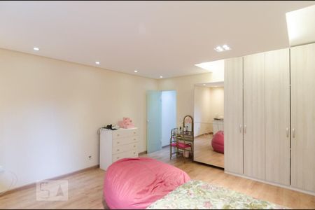 Casa à venda com 525m², 7 quartos e 2 vagas Casa à venda com 525m², 7 quartos e 2 vagasQuarto 3