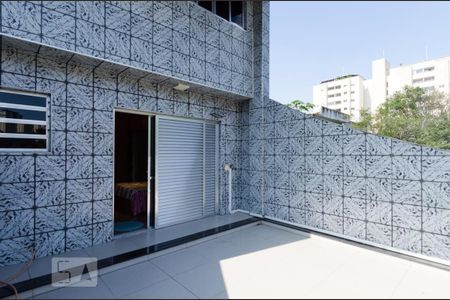 Casa à venda com 525m², 7 quartos e 2 vagas Casa à venda com 525m², 7 quartos e 2 vagasVaranda