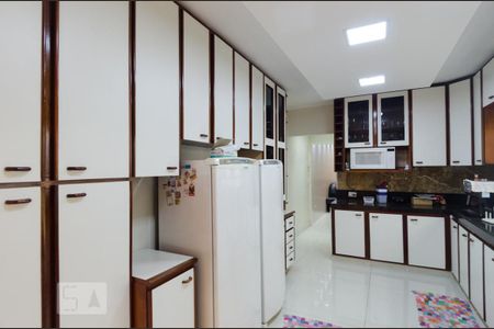 Casa à venda com 525m², 7 quartos e 2 vagas Casa à venda com 525m², 7 quartos e 2 vagasCozinha