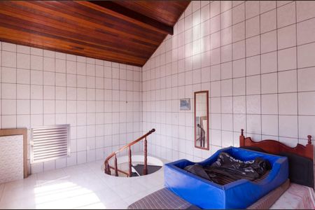 Casa à venda com 525m², 7 quartos e 2 vagas Casa à venda com 525m², 7 quartos e 2 vagasSótão