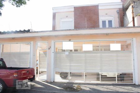 Casa para alugar com 200m², 6 quartos e 6 vagas Casa para alugar com 200m², 6 quartos e 6 vagasFachada