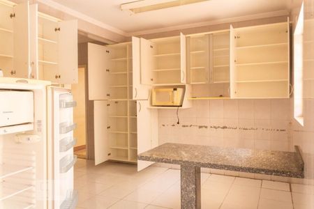 Casa para alugar com 200m², 6 quartos e 6 vagas Casa para alugar com 200m², 6 quartos e 6 vagasCozinha