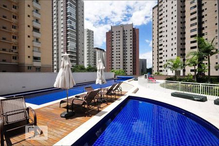Apartamento à venda com 102m², 2 quartos e 2 vagas Apartamento à venda com 102m², 2 quartos e 2 vagasÁrea comum - Piscina