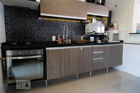 Casa de condomínio à venda com 315m², 4 quartos e 2 vagasCozinha 