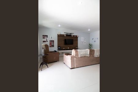 Casa de condomínio à venda com 315m², 4 quartos e 2 vagasSala