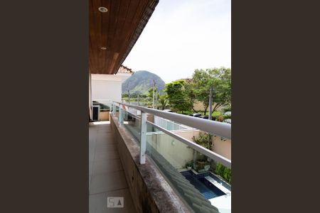 Casa de condomínio à venda com 315m², 4 quartos e 2 vagasSacada da suíte 1