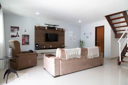 Casa de condomínio à venda com 315m², 4 quartos e 2 vagasSala