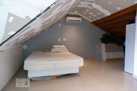Casa de condomínio à venda com 315m², 4 quartos e 2 vagasSuíte 2