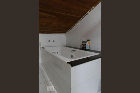 Casa de condomínio à venda com 315m², 4 quartos e 2 vagasBanheiro da suíte 2 - hidromassagem 