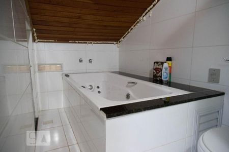 Casa de condomínio à venda com 315m², 4 quartos e 2 vagasBanheiro da suíte 2