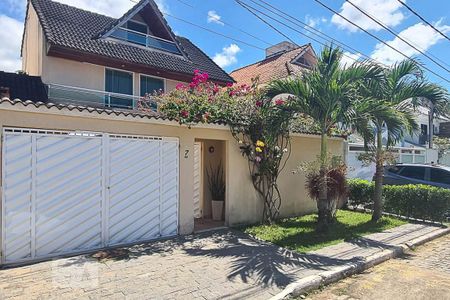 Casa de condomínio à venda com 315m², 4 quartos e 2 vagasFachada 