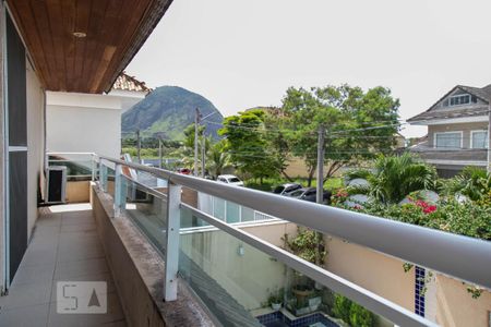 Casa de condomínio à venda com 315m², 4 quartos e 2 vagasSacada da suíte 1