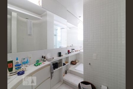 Apartamento à venda com 230m², 2 quartos e 2 vagasBanheiro