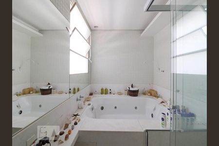 Apartamento à venda com 230m², 2 quartos e 2 vagasBanheiro