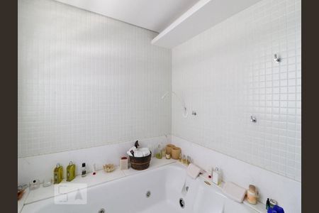 Apartamento à venda com 230m², 2 quartos e 2 vagasBanheiro