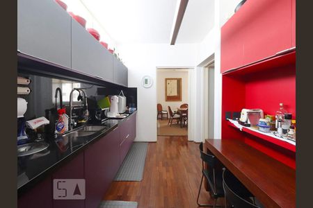 Apartamento à venda com 230m², 2 quartos e 2 vagasCozinha