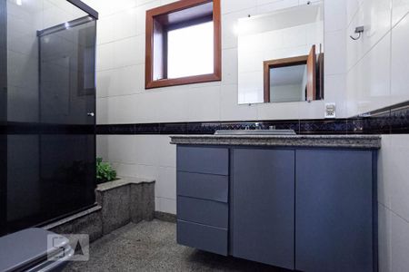 Casa para alugar com 170m², 3 quartos e 2 vagasBanheiro social 