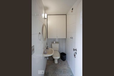Casa para alugar com 170m², 3 quartos e 2 vagasGaragem - Banheiro 