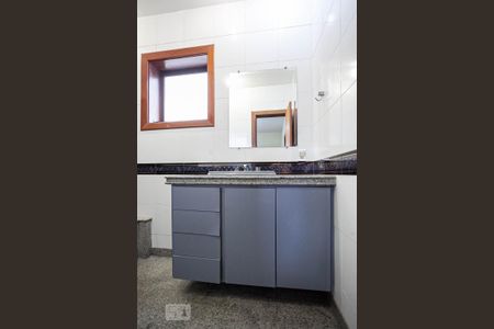 Casa para alugar com 170m², 3 quartos e 2 vagasBanheiro social 