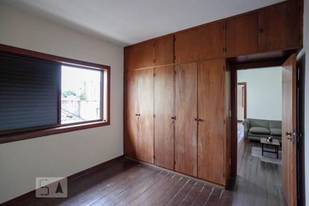 Casa para alugar com 170m², 3 quartos e 2 vagasQuarto 1