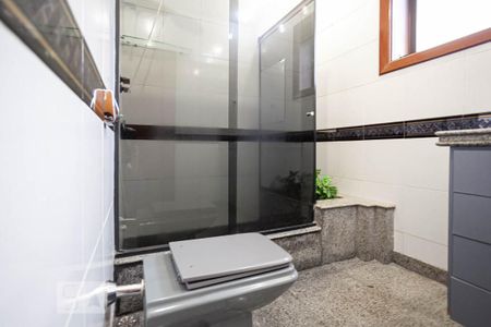 Casa para alugar com 170m², 3 quartos e 2 vagasBanheiro social 