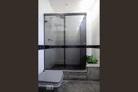 Casa para alugar com 170m², 3 quartos e 2 vagasBanheiro social 