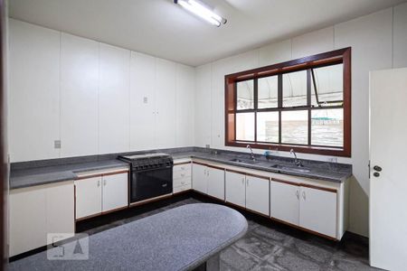 Casa para alugar com 170m², 3 quartos e 2 vagasCozinha