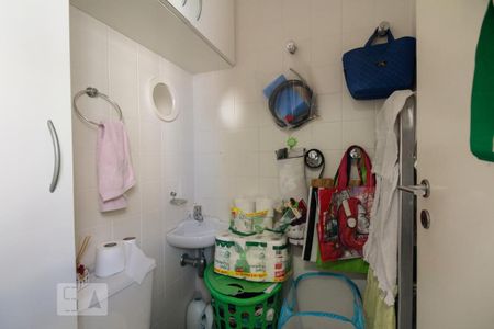 Apartamento à venda com 62m², 2 quartos e 2 vagas Apartamento à venda com 62m², 2 quartos e 2 vagasBanheiro de serviço