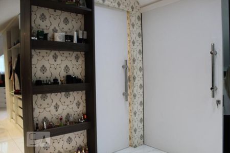 Casa de condomínio para alugar com 350m², 6 quartos e 2 vagas Casa de condomínio para alugar com 350m², 6 quartos e 2 vagasCloset da suíte