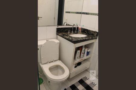 Casa de condomínio para alugar com 350m², 6 quartos e 2 vagas Casa de condomínio para alugar com 350m², 6 quartos e 2 vagasBanheiro da Suíte 2