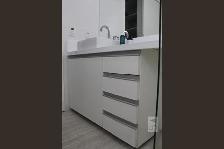 Casa de condomínio para alugar com 350m², 6 quartos e 2 vagas Casa de condomínio para alugar com 350m², 6 quartos e 2 vagasBanheiro da Suíte 3