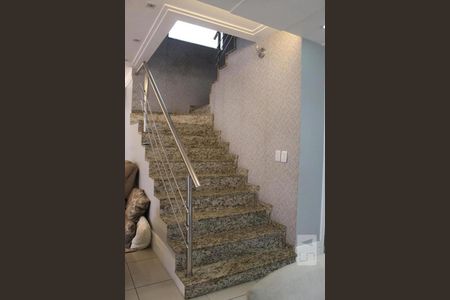 Escada de casa de condomínio à venda com 6 quartos, 350m² em Recreio dos Bandeirantes, Rio de Janeiro