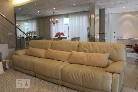 Sala de casa de condomínio para alugar com 6 quartos, 350m² em Recreio dos Bandeirantes, Rio de Janeiro