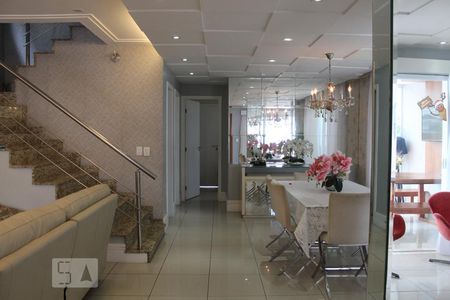 Sala de casa de condomínio para alugar com 6 quartos, 350m² em Recreio dos Bandeirantes, Rio de Janeiro