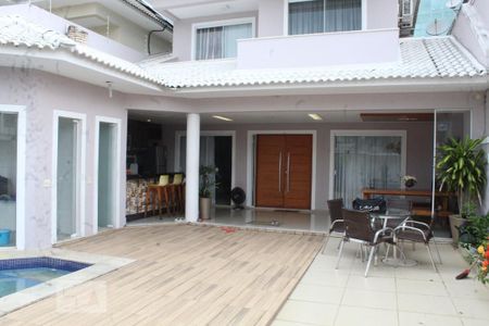 Casa de condomínio para alugar com 350m², 6 quartos e 2 vagas Casa de condomínio para alugar com 350m², 6 quartos e 2 vagasÁrea comum