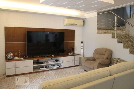 Sala de casa de condomínio para alugar com 6 quartos, 350m² em Recreio dos Bandeirantes, Rio de Janeiro