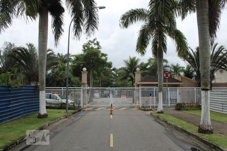 Casa de condomínio para alugar com 350m², 6 quartos e 2 vagas Casa de condomínio para alugar com 350m², 6 quartos e 2 vagasFachada e portaria