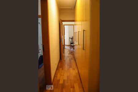 Corredor de apartamento para alugar com 3 quartos, 180m² em Santa Paula, São Caetano do Sul