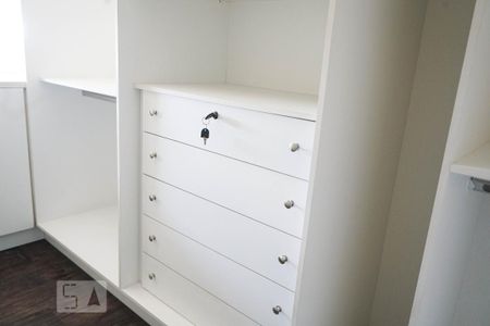 Apartamento para alugar com 67m², 2 quartos e 1 vagaCloset