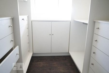 Apartamento para alugar com 67m², 2 quartos e 1 vagaCloset