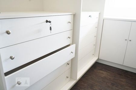 Apartamento para alugar com 67m², 2 quartos e 1 vagaCloset