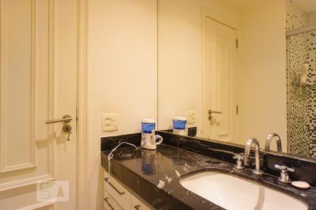 Apartamento à venda com 750m², 5 quartos e 6 vagasBanheiro da Suíte 2