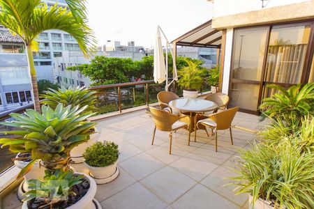 Apartamento à venda com 750m², 5 quartos e 6 vagasVaranda da Sala/Piscina