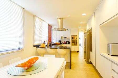 Apartamento à venda com 750m², 5 quartos e 6 vagasCozinha