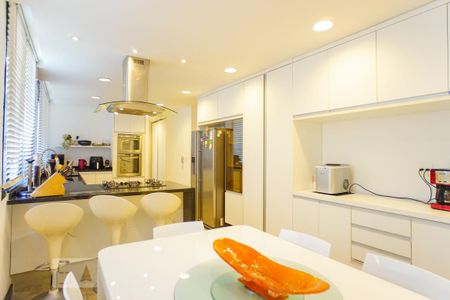 Apartamento à venda com 750m², 5 quartos e 6 vagasCozinha